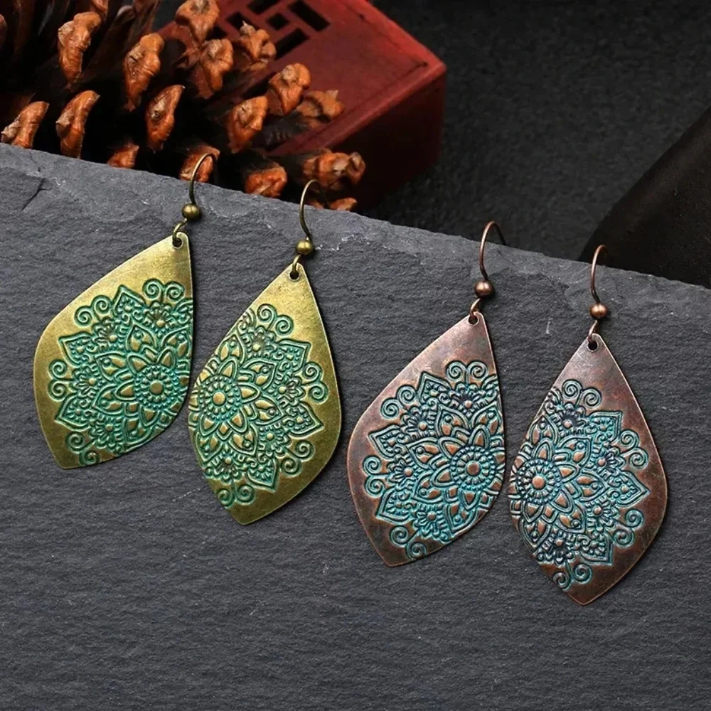 NEW | Antiqued Bronze Carved Flower Earrings‎